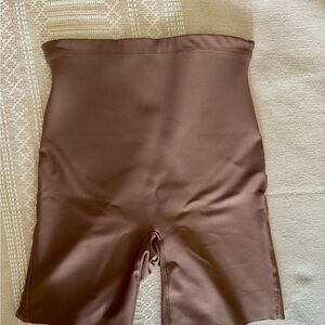 SKIMS Body Midrise Short